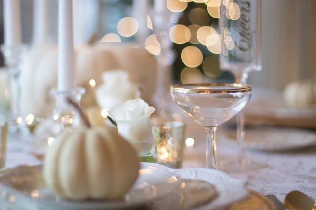 How To Decorate Thanksgiving Table